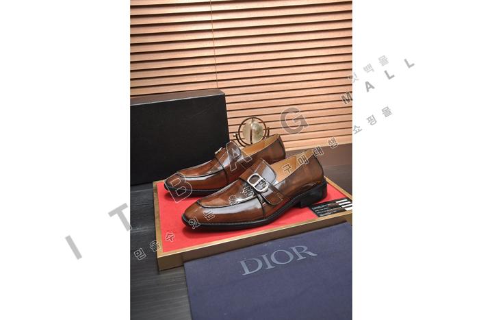 ���  ���� ����  YF1560