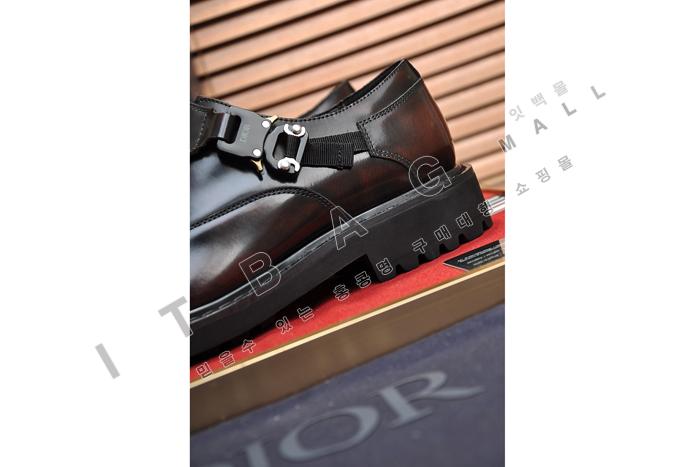 ���  ���� ����  YF1561