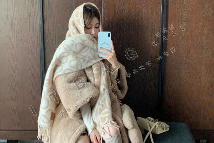 �ο��� ��ī�� ��    YUE2086-1    23/�Ż�
