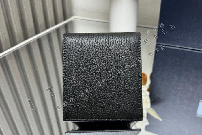 ����� ���� ����  2M0513-27