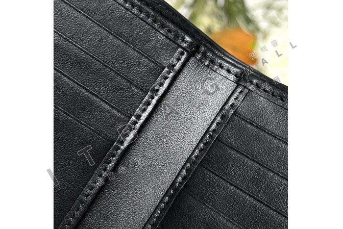 ����� ���� ����  2M0513-27