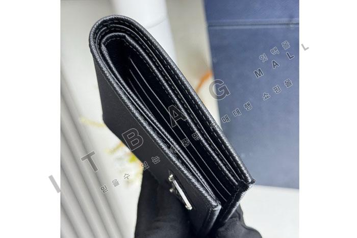 ����� �����Ϸ�  ����  2M0513-28