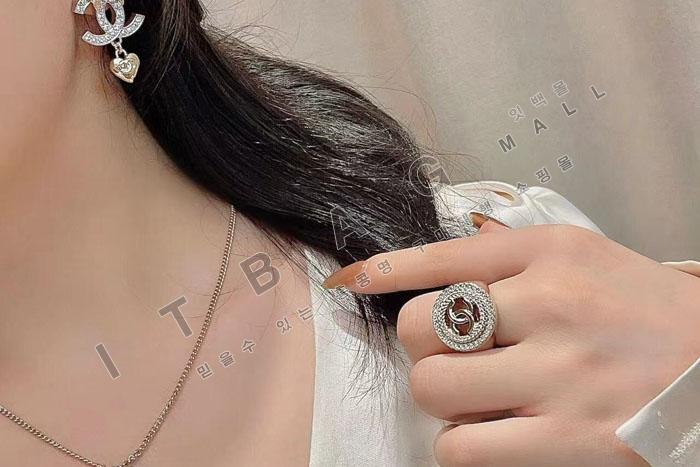 ���� ����  SY4952