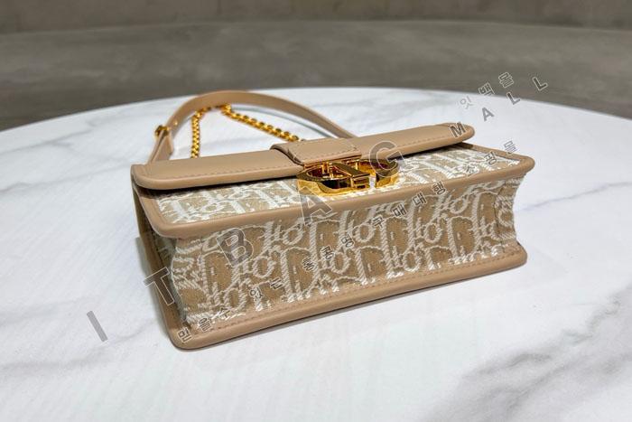 ��� 30 Montaigne East-West ü�ι�  DR91643    25/�Ż�