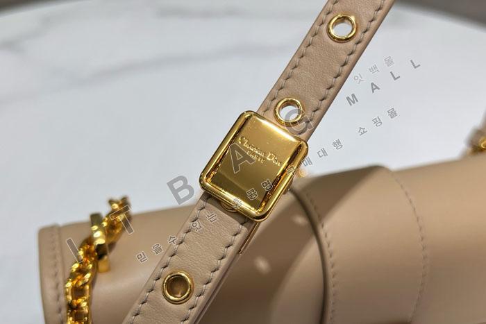 ��� 30 Montaigne East-West ü�ι�  DR91643    25/�Ż�