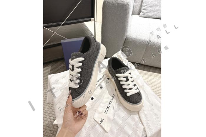 ���  B33 ����Ŀ�� SP4942    ��������