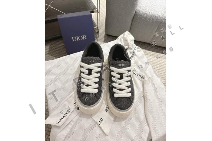 ���  B33 ����Ŀ�� SP4942    ��������