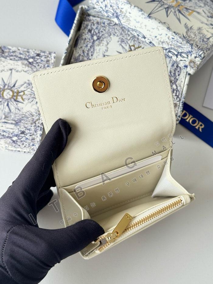 ��� 30 Montaigne Glycine ����  A82388   25/�Ż�