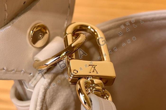 ���̺��� �� �� BB   M25673   25/�Ż�