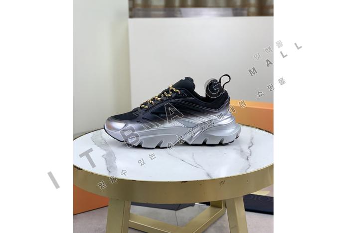 ���   ����  ����Ŀ�� YF6643 ��