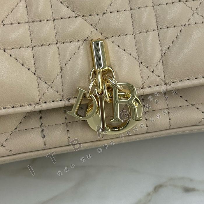 ��� My Dior - Dior Talk �޴��� �Ŀ�ġ  DR09502-4  25/�Ż�   