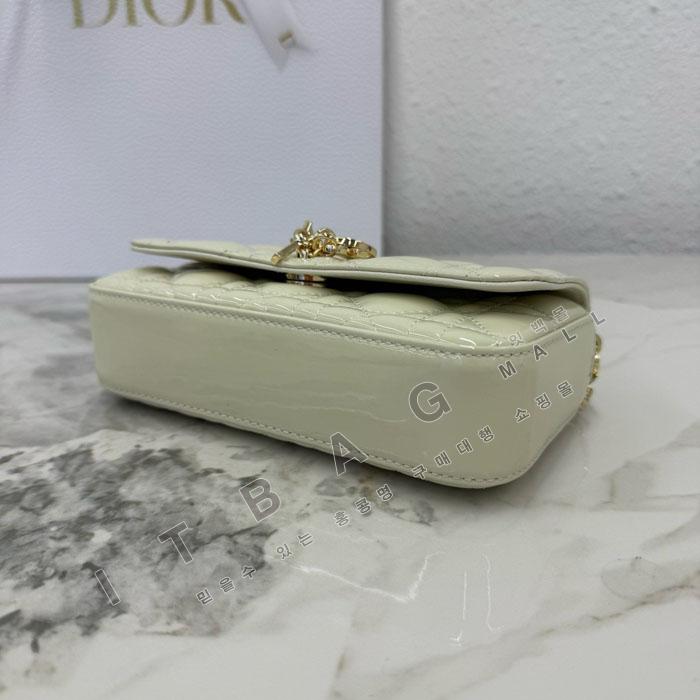 ��� My Dior - Dior Talk �޴��� �Ŀ�ġ  DR09502-1  25/�Ż�   