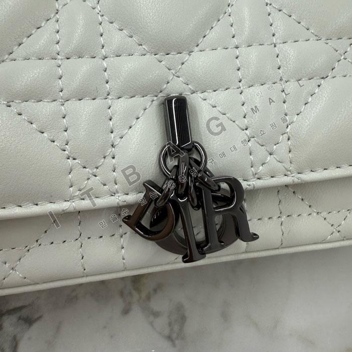 ��� My Dior - Dior Talk �޴��� �Ŀ�ġ  DR09502-23  25/�Ż�   
