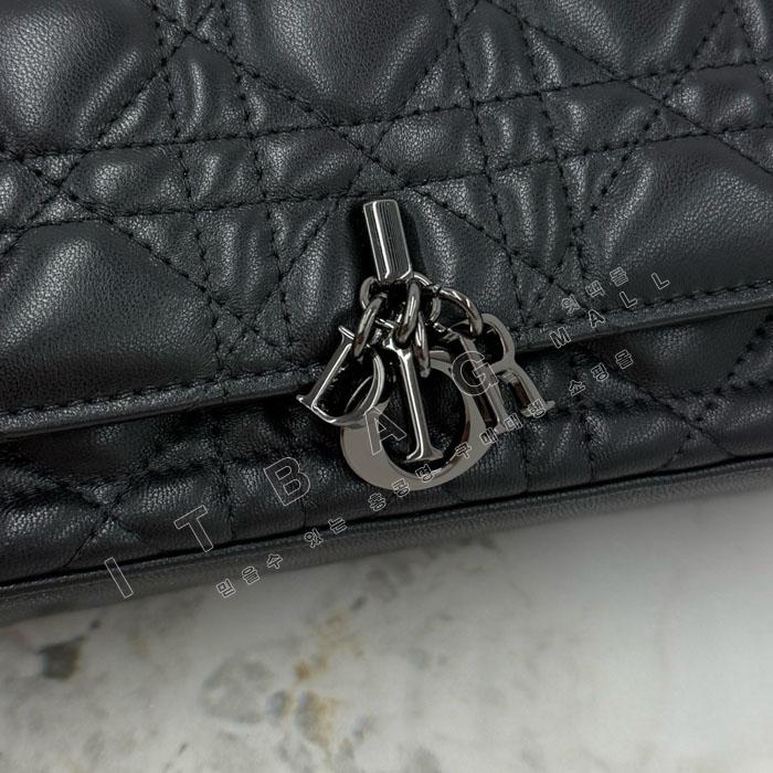 ��� My Dior - Dior Talk �޴��� �Ŀ�ġ  DR09502-24  25/�Ż�   