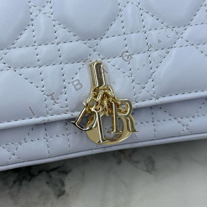 ��� My Dior - Dior Talk �޴��� �Ŀ�ġ  DR09502-8  25/�Ż�   