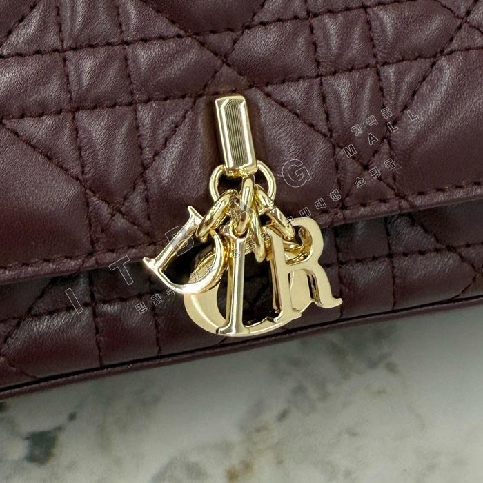 ��� My Dior - Dior Talk �޴��� �Ŀ�ġ  DR09502-11  25/�Ż�   