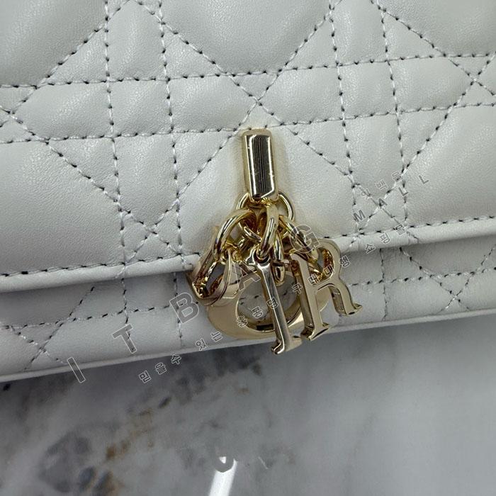 ��� My Dior - Dior Talk �޴��� �Ŀ�ġ  DR09502-15  25/�Ż�   