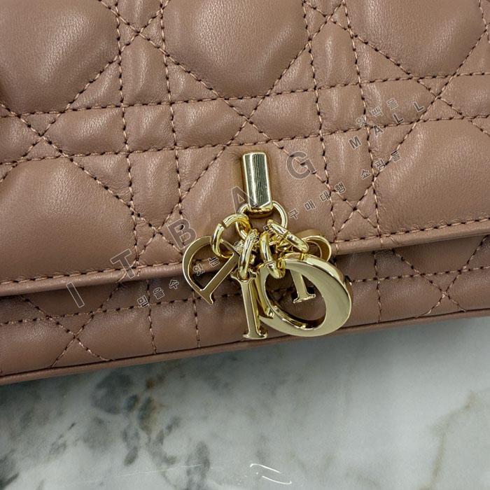 ��� My Dior - Dior Talk �޴��� �Ŀ�ġ  DR09502-16  25/�Ż�   