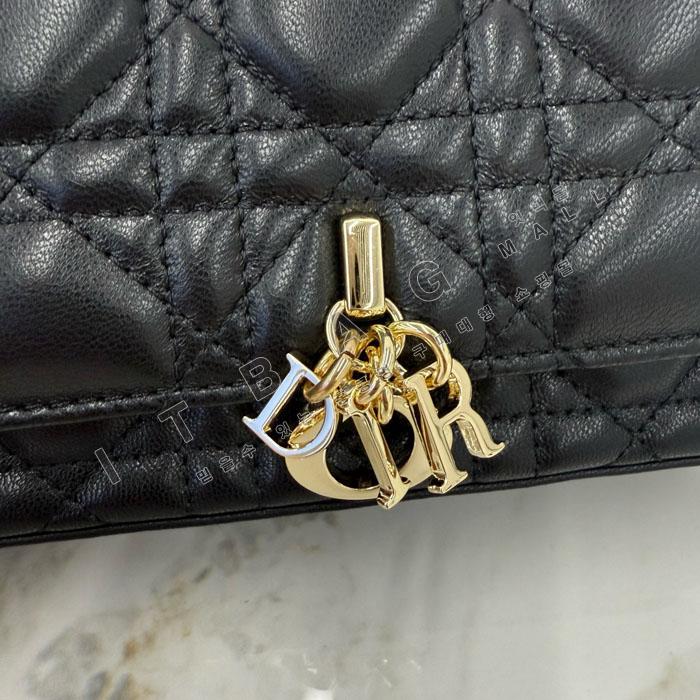 ��� My Dior - Dior Talk �޴��� �Ŀ�ġ  DR09502-17  25/�Ż�   