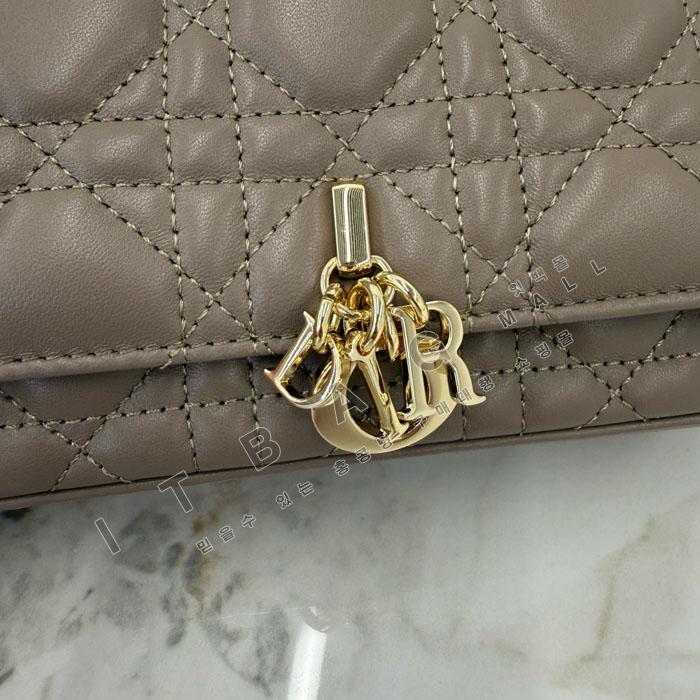 ��� My Dior - Dior Talk �޴��� �Ŀ�ġ  DR09502-19  25/�Ż�   
