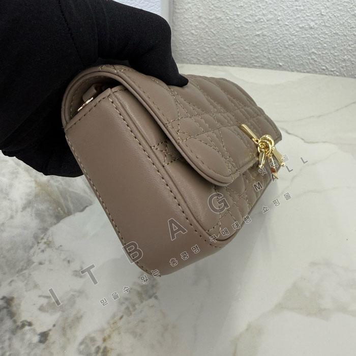 ��� My Dior - Dior Talk �޴��� �Ŀ�ġ  DR09502-19  25/�Ż�   