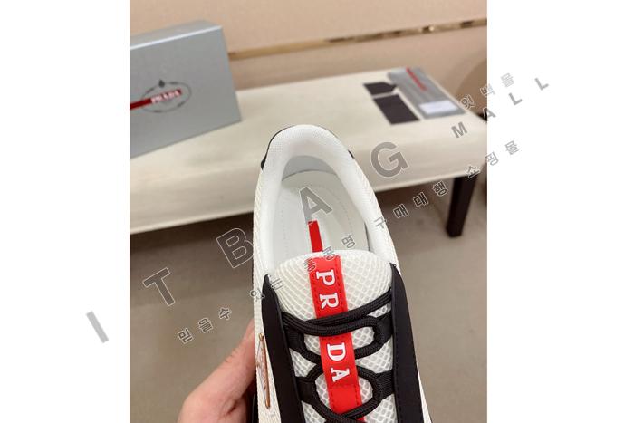����� YF6493