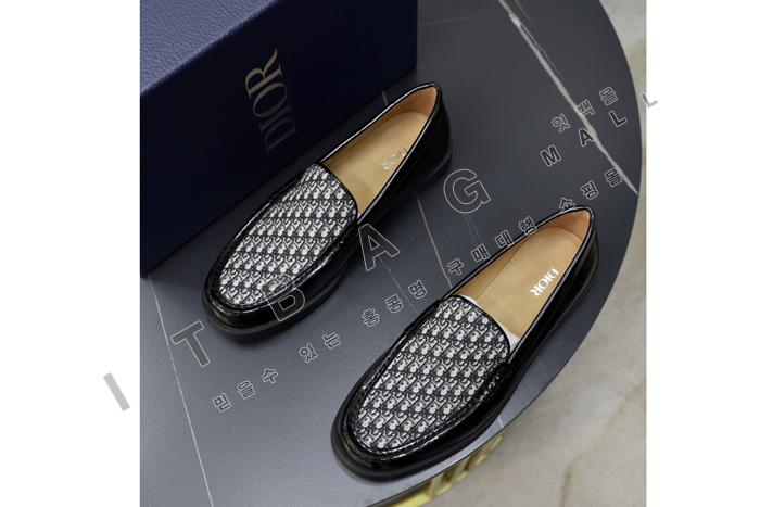 ���  ���� ����  MYB4609