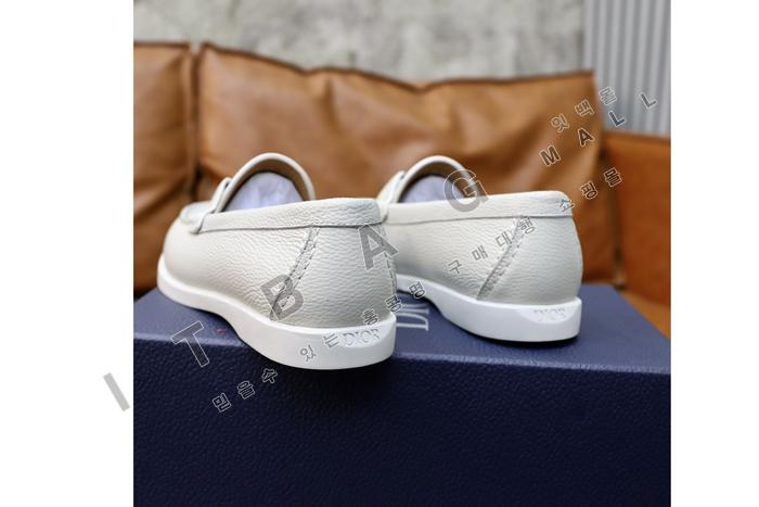 ���  ���� ����  MYB4607