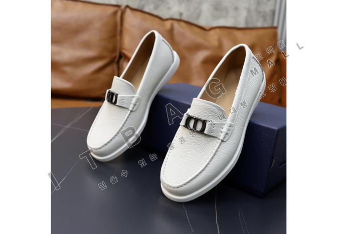 ���  ���� ����  MYB4607