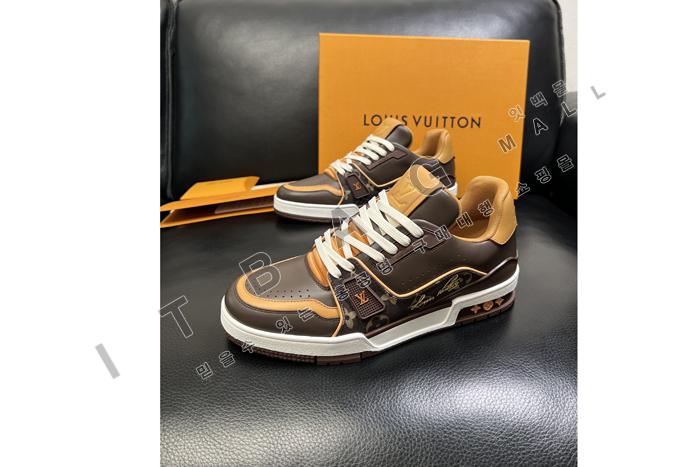 ���̺��� ���� Ʈ���̳� ����Ŀ�� YF9403 ��