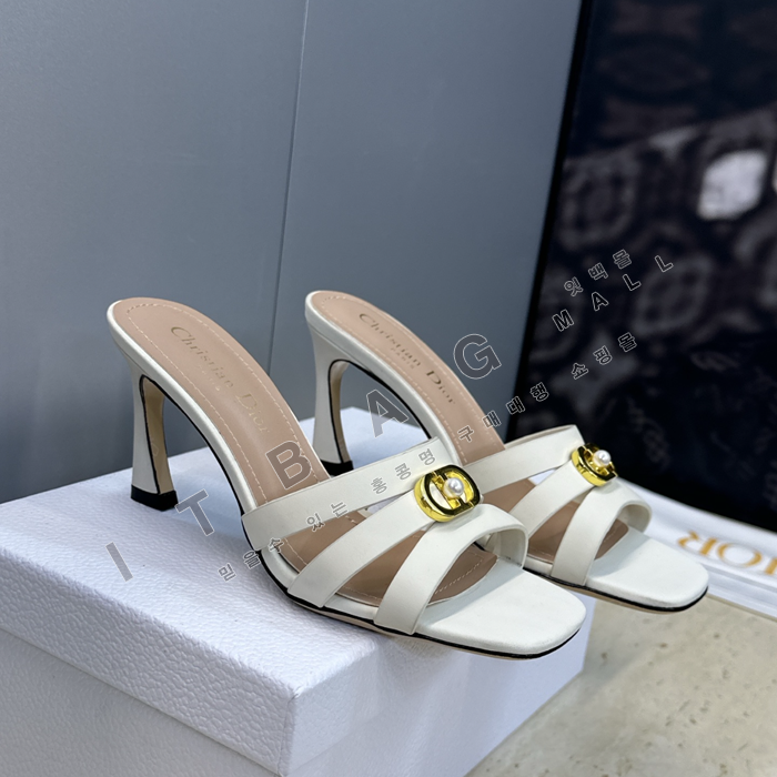 ��� �� Ŭ�� ����  YIBU3177-3   26/�Ż�  8CM  2�÷�