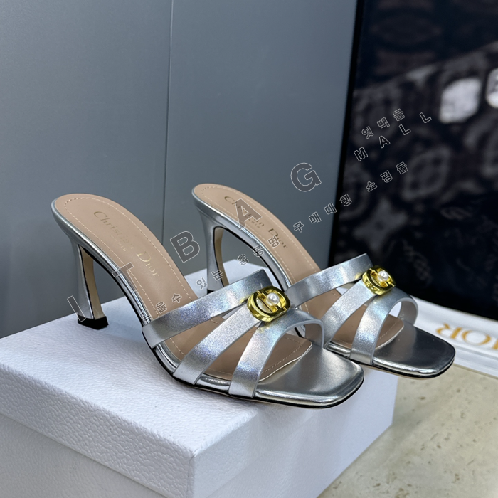 ��� �� Ŭ�� ����  YIBU3177-3   26/�Ż�  8CM  2�÷�