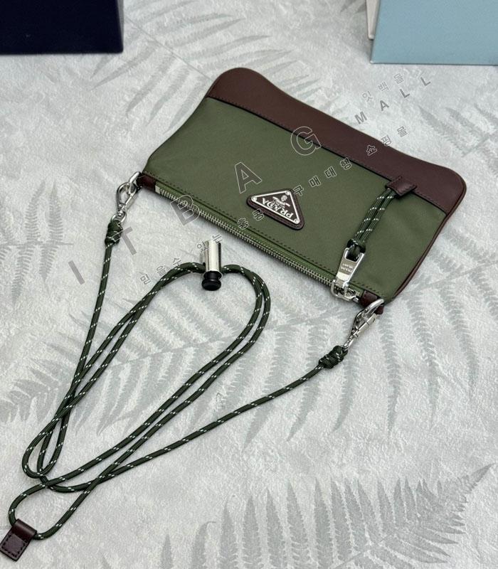����� �����Ϸ� ����Ʈ�� ���̽�  2ZT073   26/�Ż�