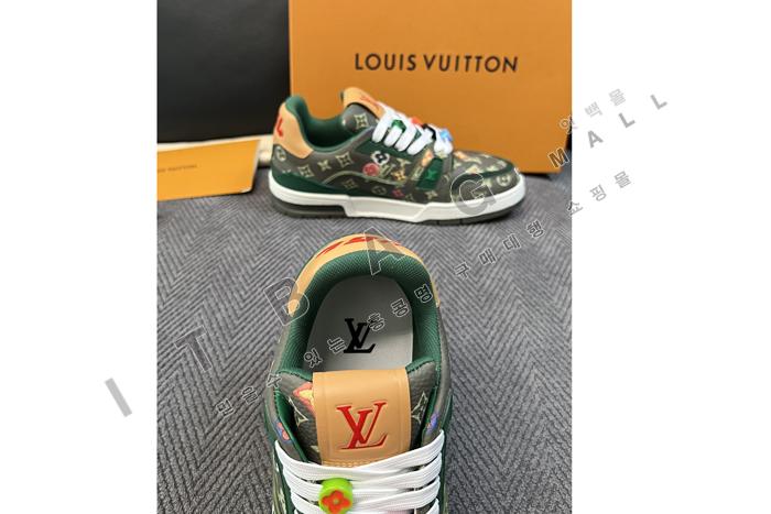 ���̺��� ���� Ʈ���̳� ����Ŀ�� YF9049 ��